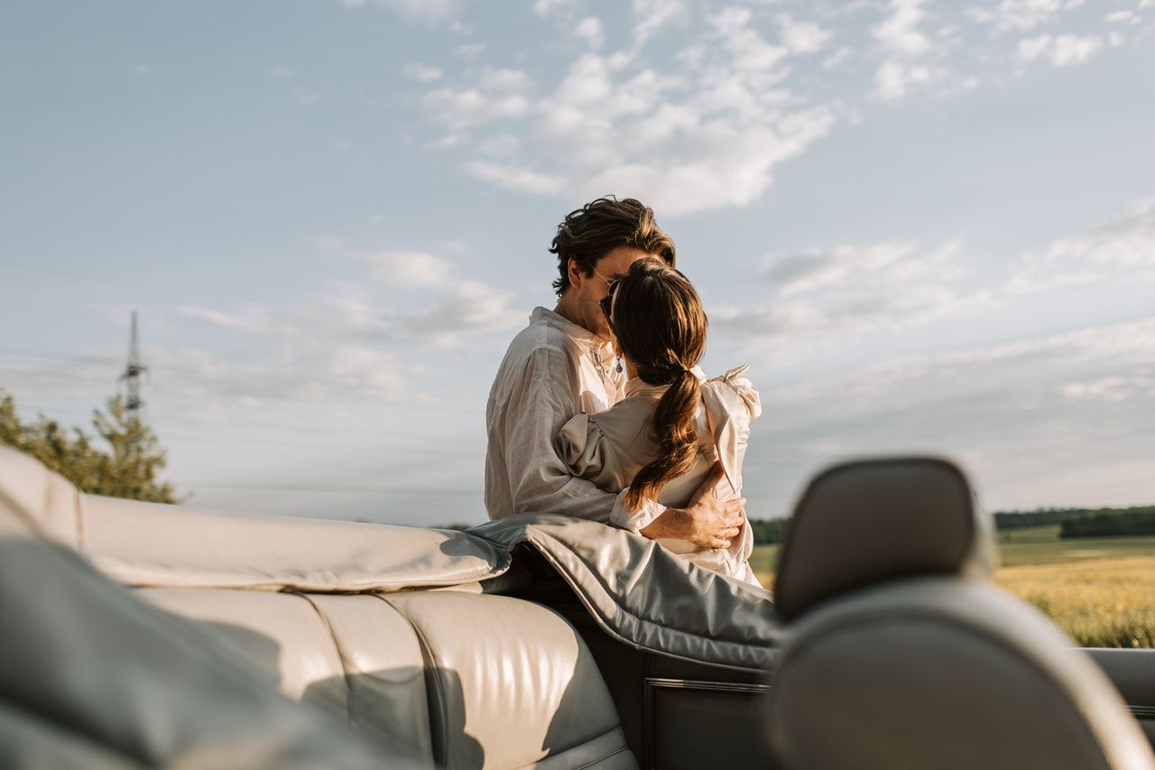 Cómo buscar (y encontrar) un coche de alquiler para tu boda